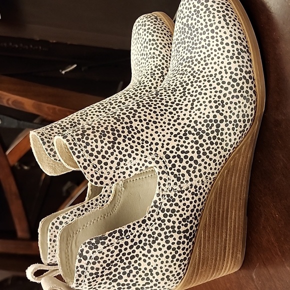 NWT Kallie Wedge Bootie - Picture 4 of 7